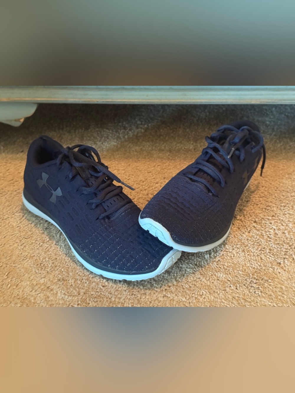 Under Armour Navy Athletic Running shoes tennis Sneakers $89 8.5